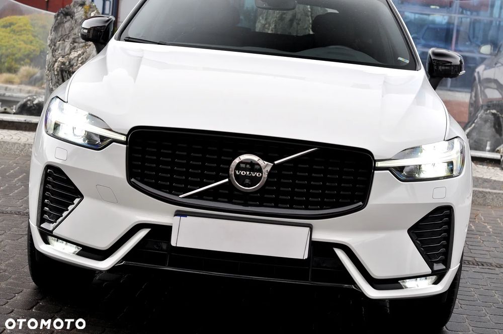 Volvo XC 60 B4 D AWD Ultimate Dark - 4