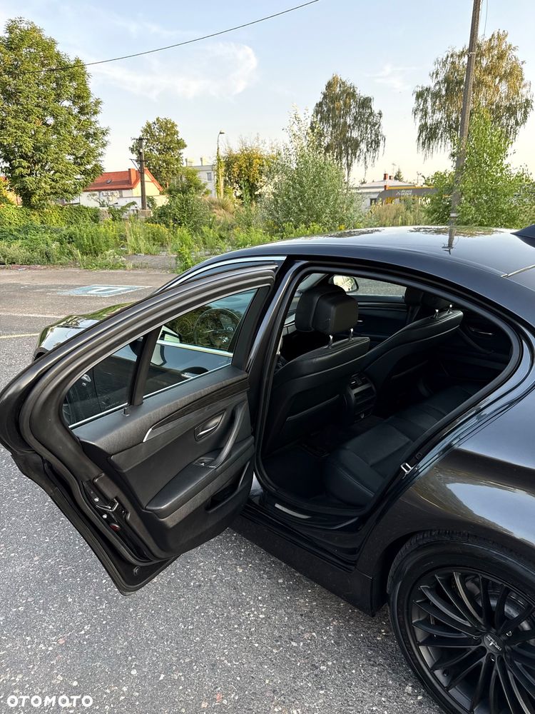 BMW Seria 5 525d - 24