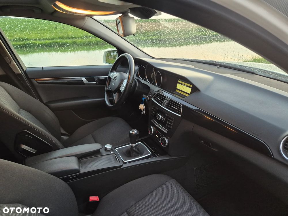Mercedes-Benz Klasa C 200 CDI DPF (BlueEFFICIENCY) Avantgarde - 22