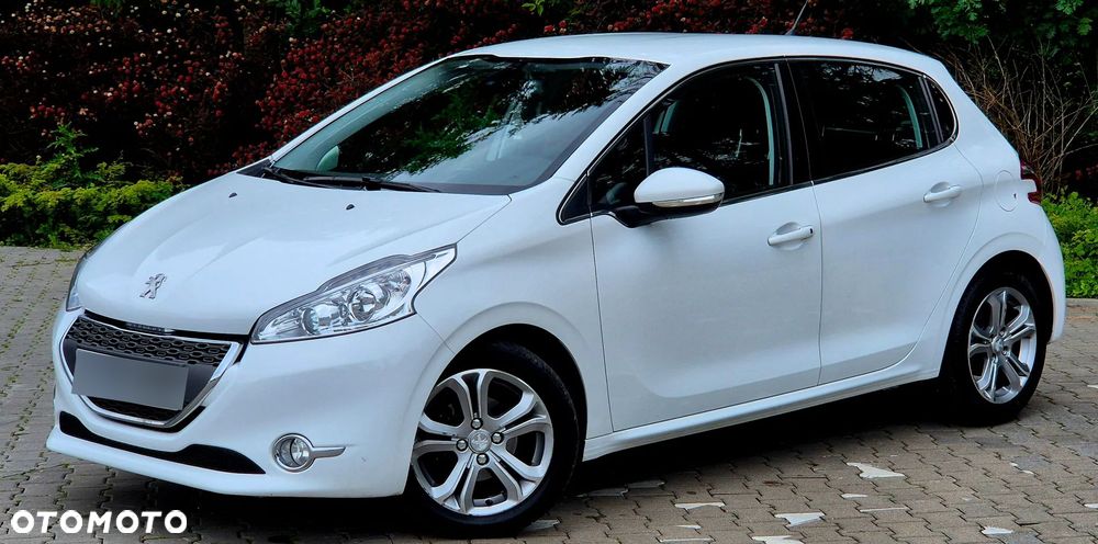 Peugeot 208 - 8