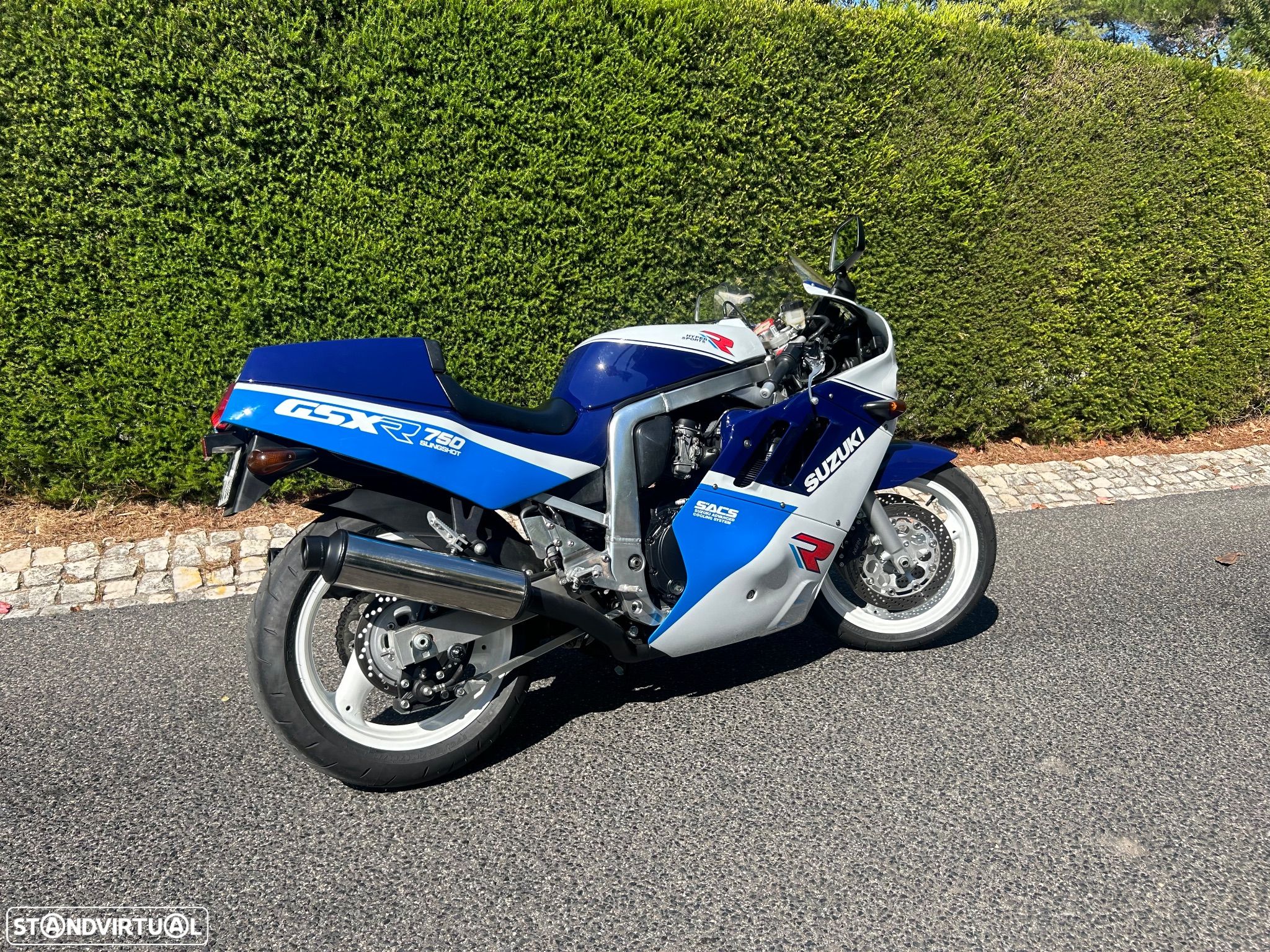 Suzuki GSX-R 750 R - 1