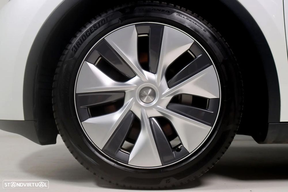 Tesla Model Y Long Range Dual Motor AWD - 9