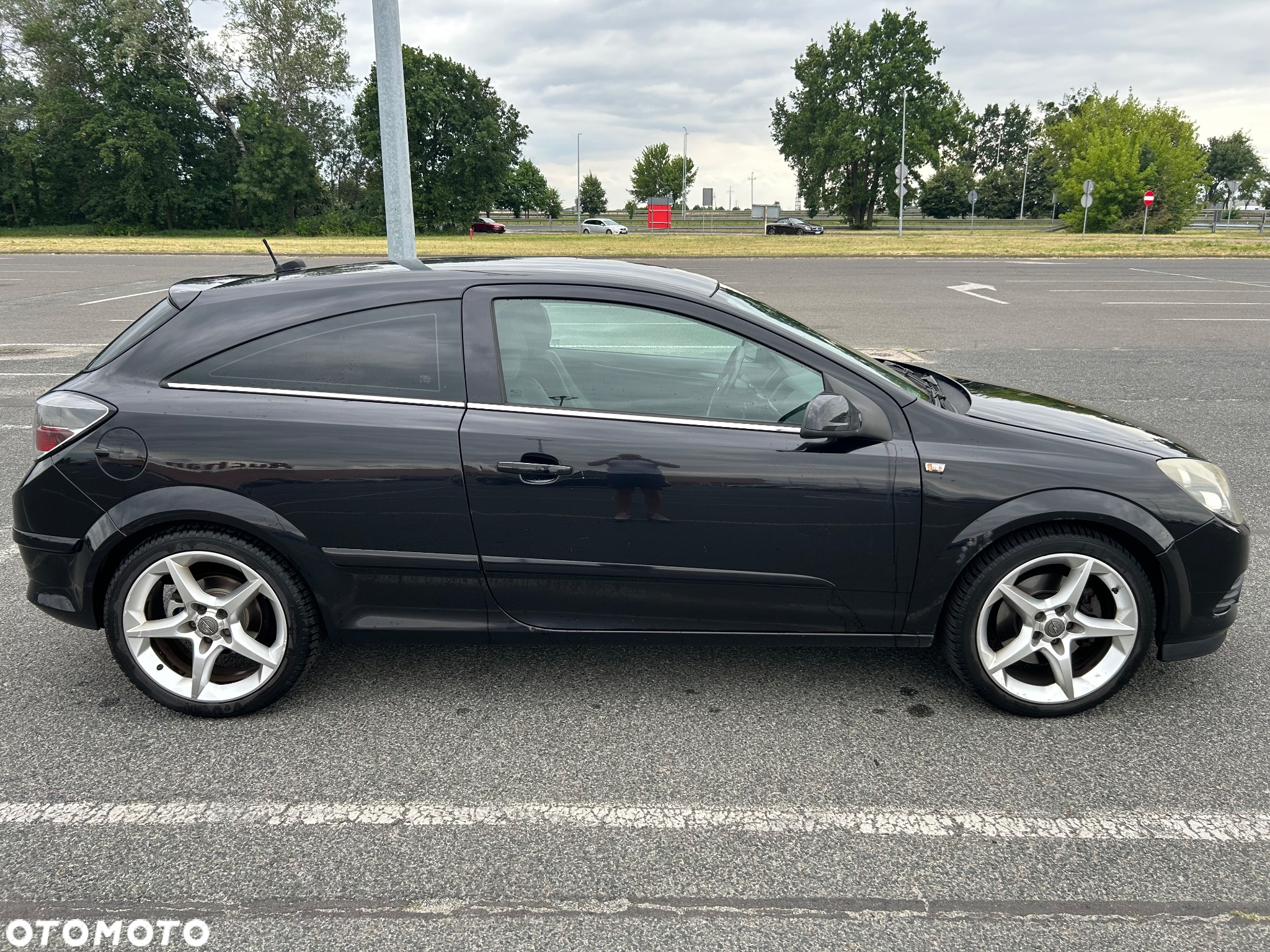 Opel Astra III GTC 2.0 T Cosmo - 4