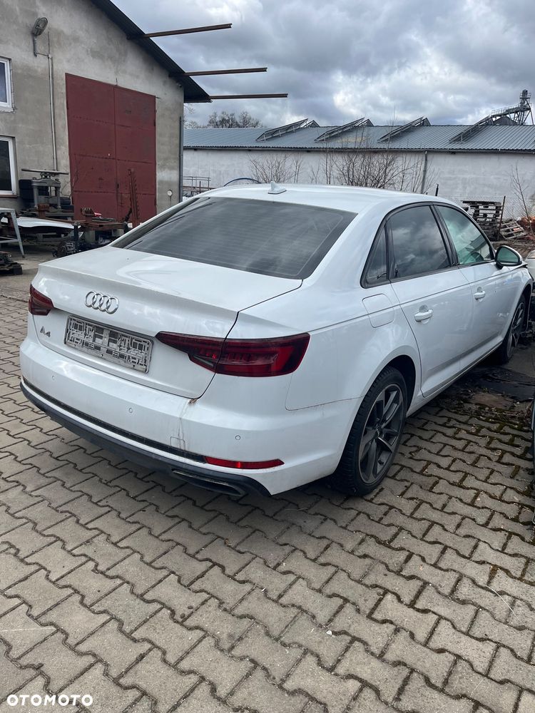 Audi A4 Limousine - 1