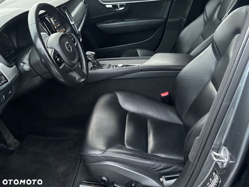 Volvo V90 D5 AWD Geartronic Momentum - 21
