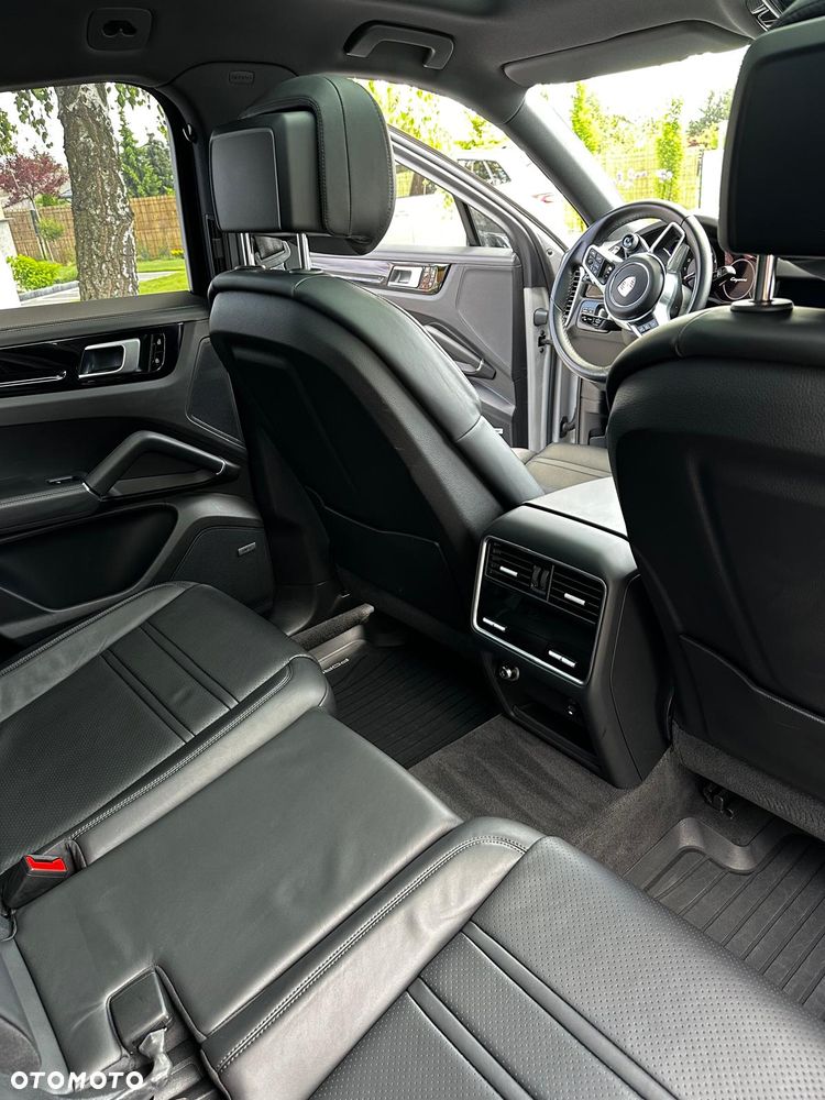 Porsche Cayenne Standard - 20