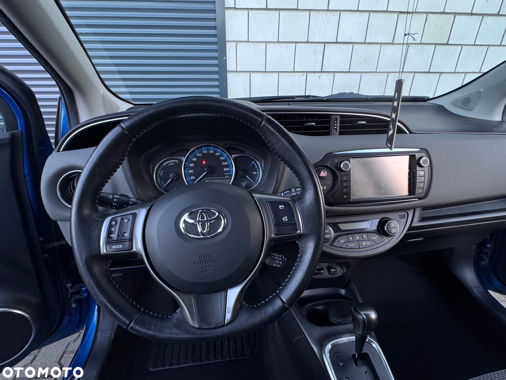 Toyota Yaris Hybrid 100 Premium - 36