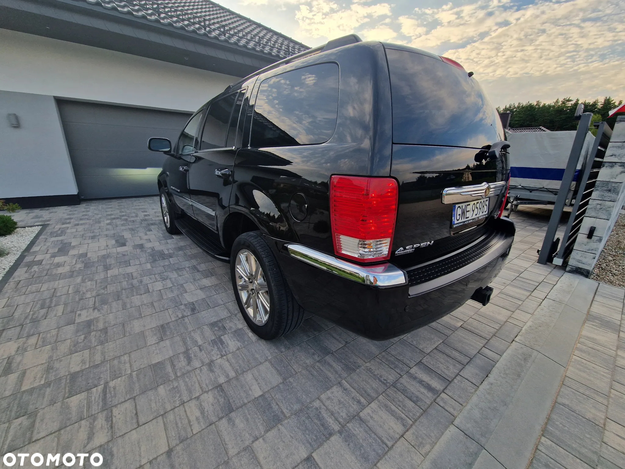 Chrysler Aspen - 4