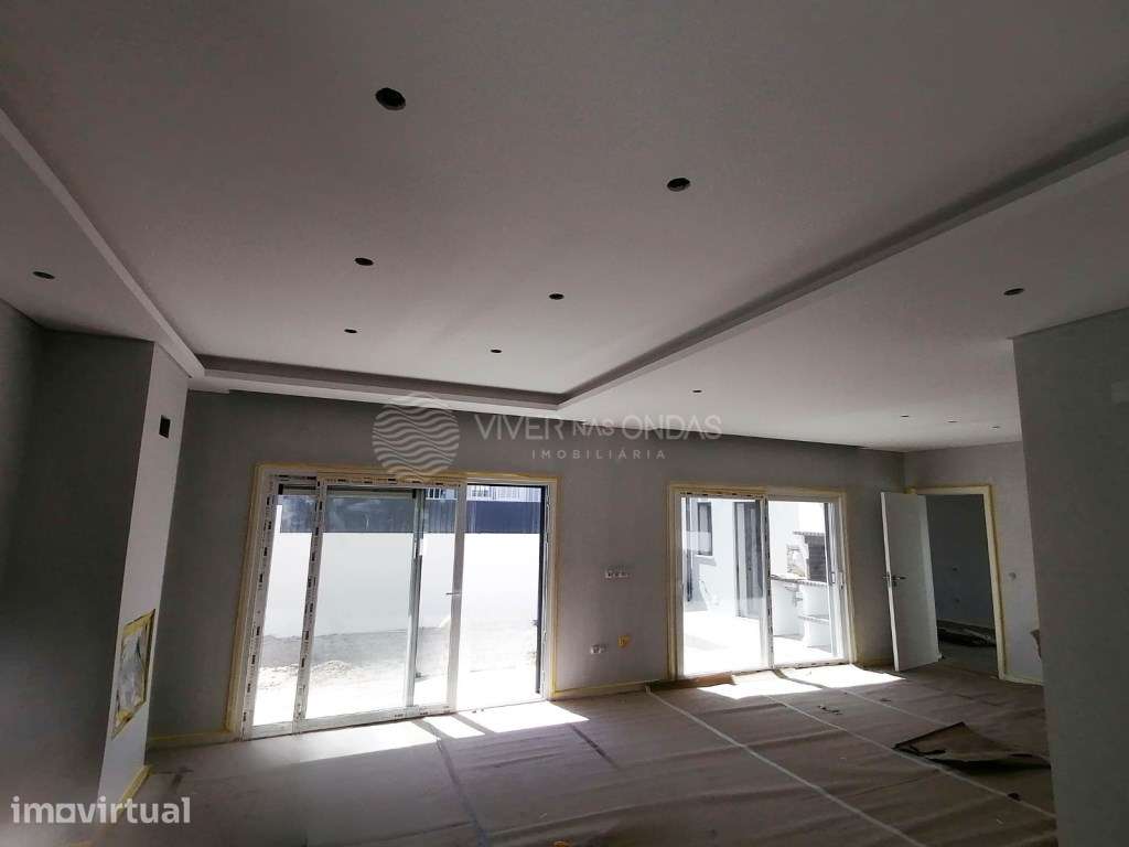 Oferta da Escritura | Moradia T3+1 Térrea com 307 m² em Fernão Ferro - Grande imagem: 4/36