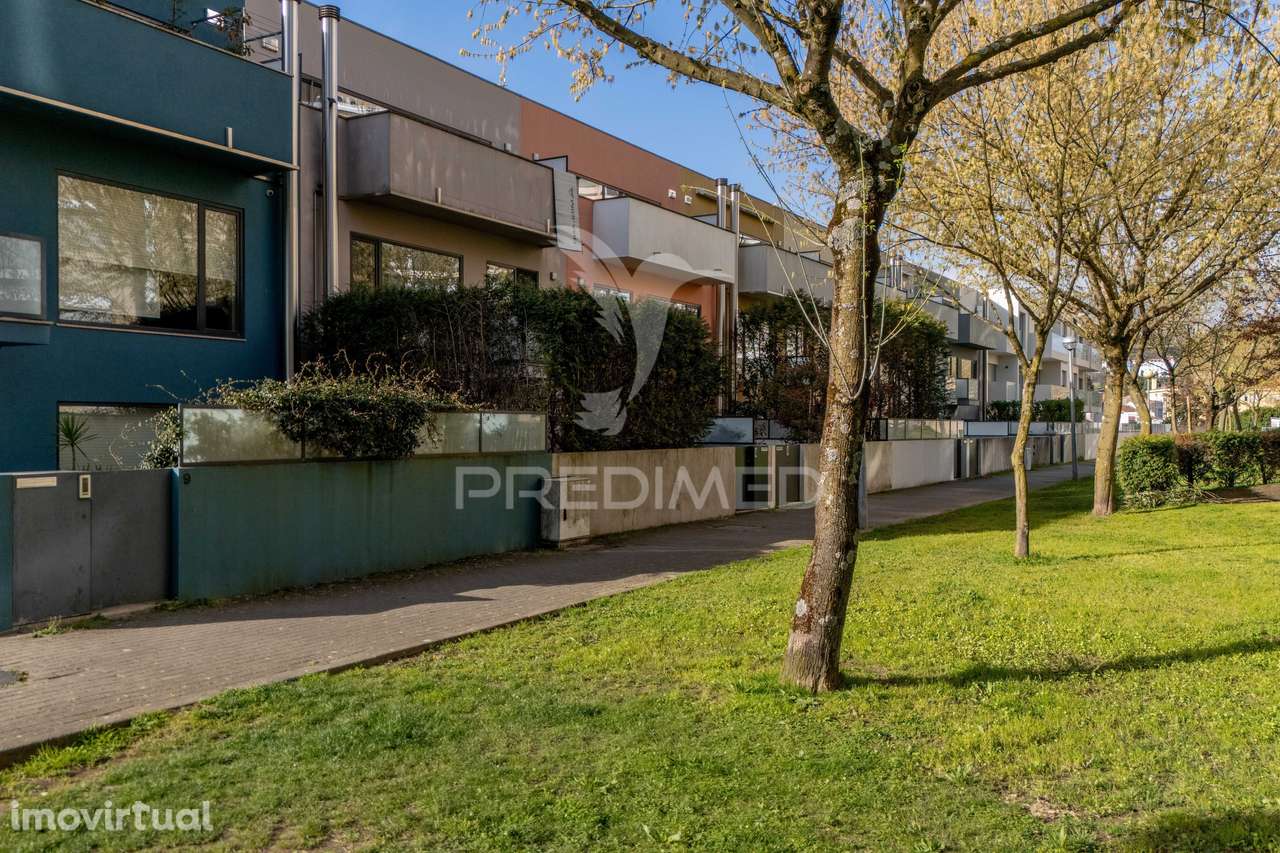 Moradia de Luxo T5 com 3 Suites | Piscina Interior Aquecida | Eleva... - Grande imagem: 2/34