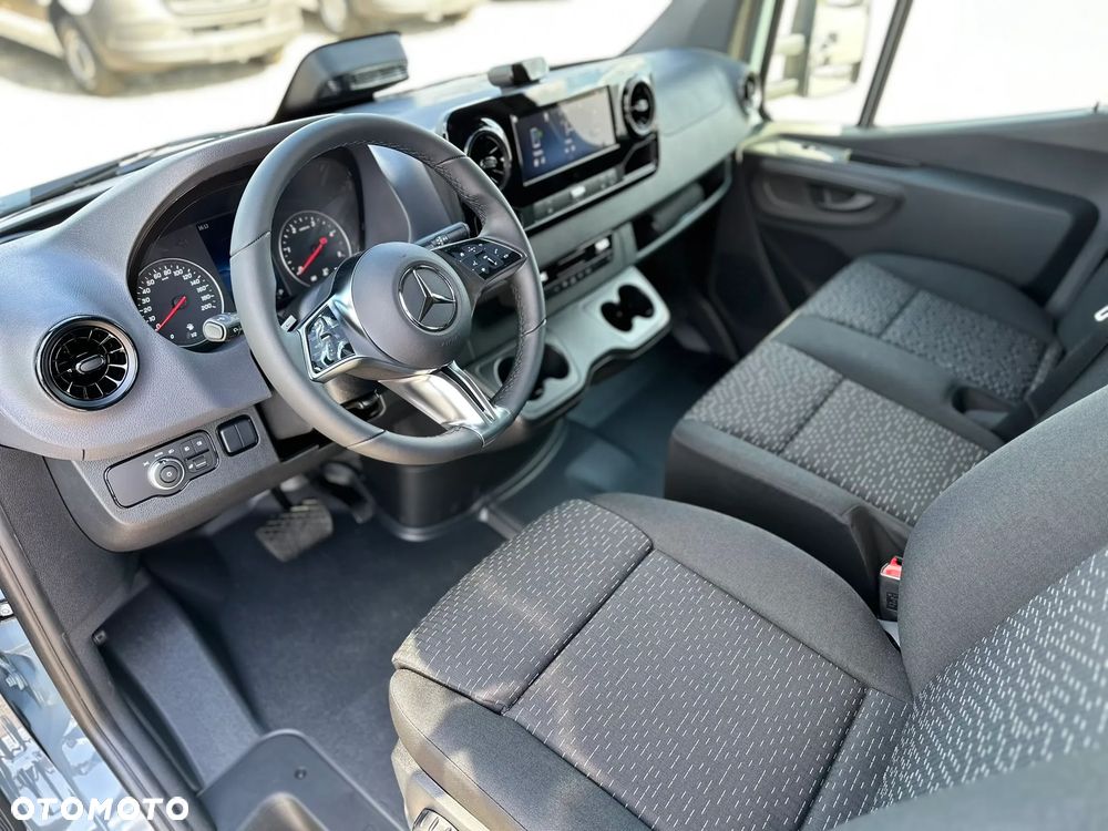 Mercedes-Benz Sprinter - 13