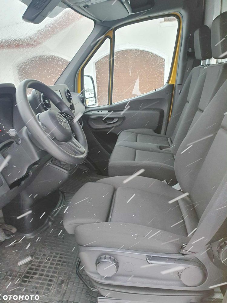 Mercedes-Benz Sprinter - 11