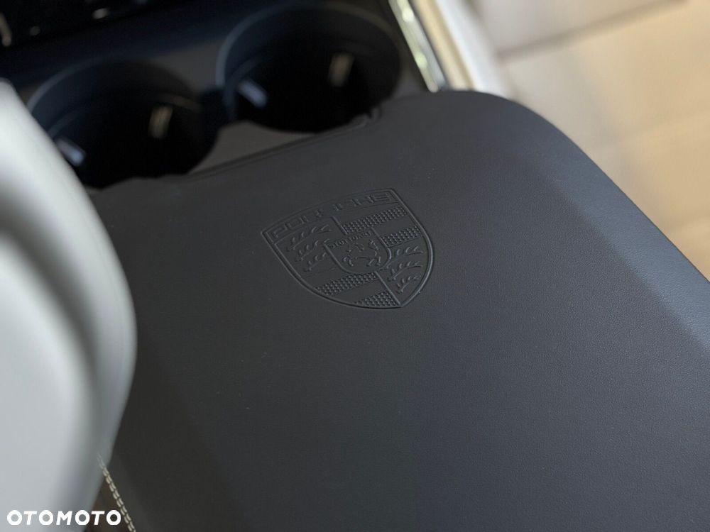 Porsche Panamera - 30