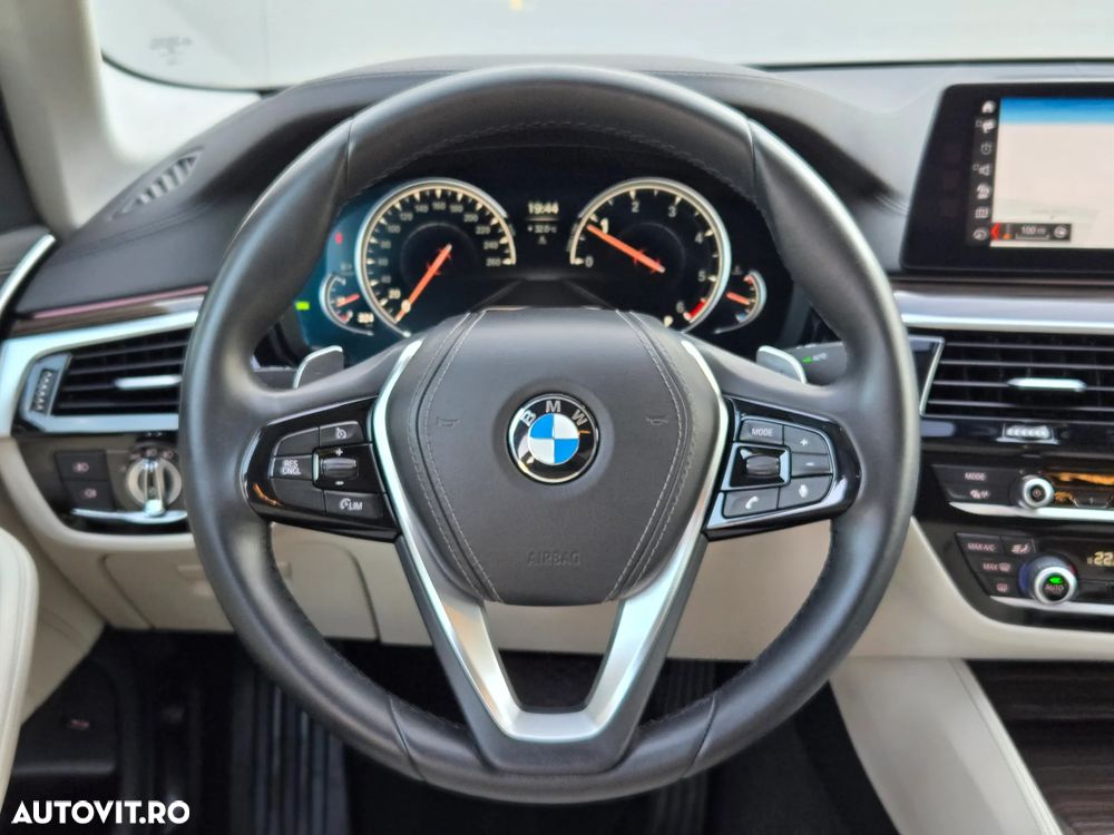 BMW Seria 5 520d Aut. Luxury Line - 32