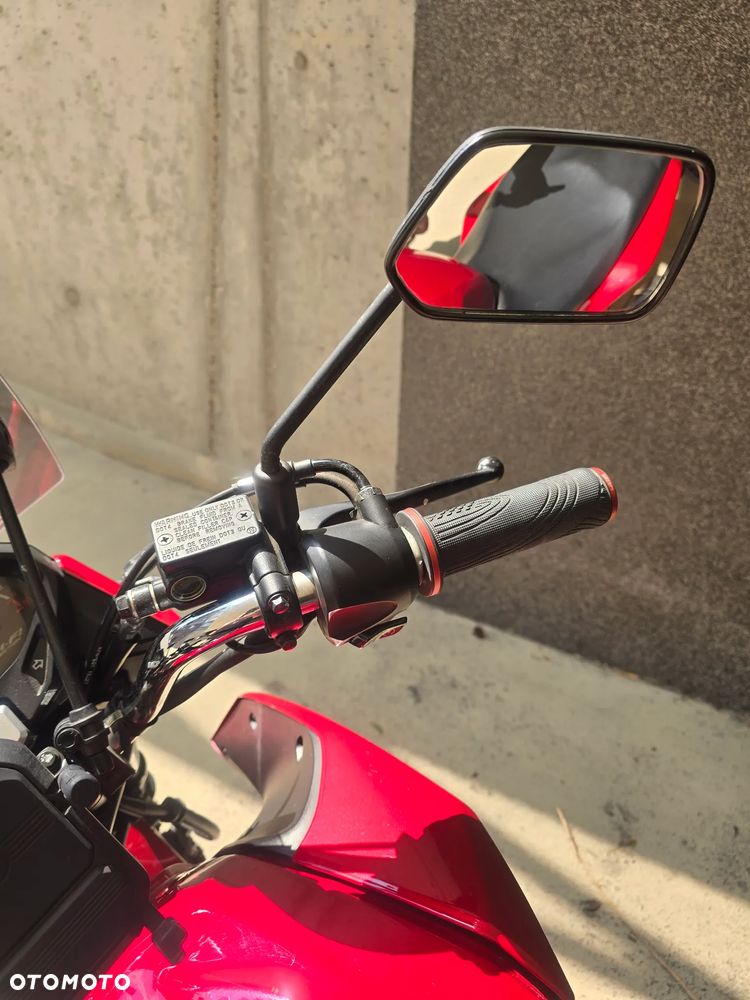 Honda CB - 12