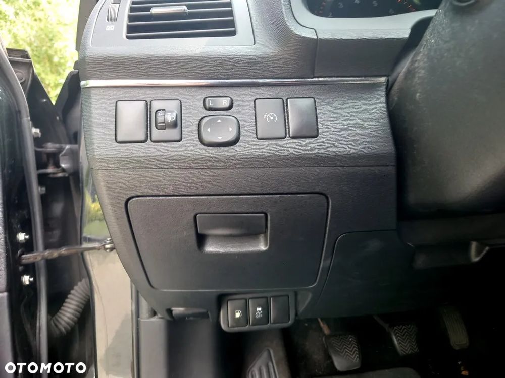 Toyota Avensis 1.8 Sol - 25