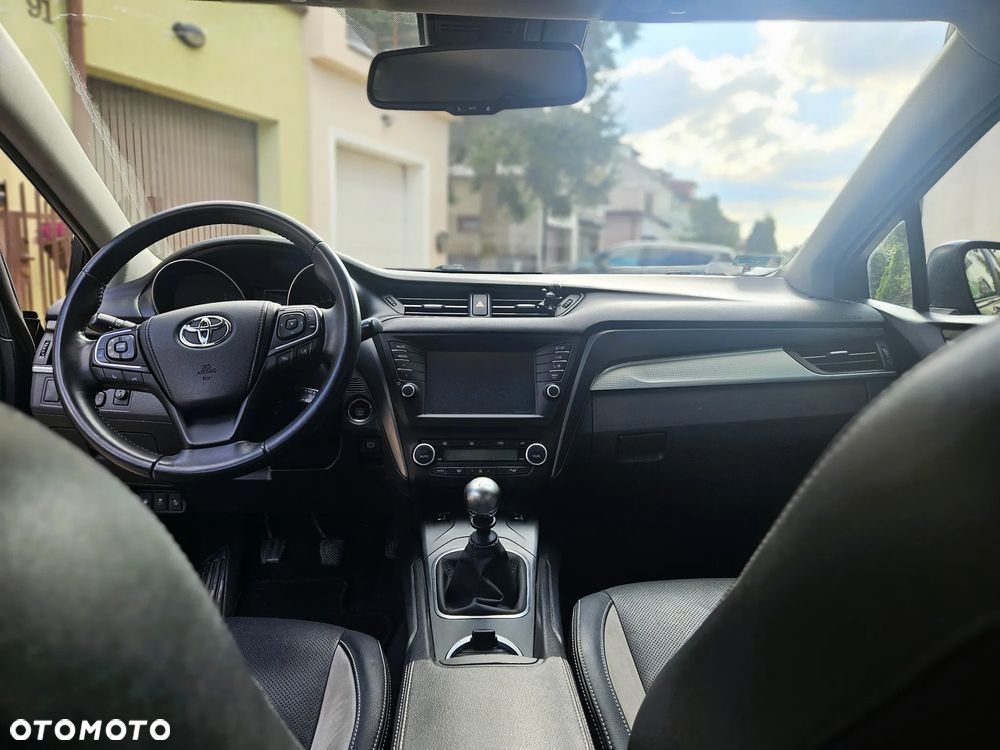 Toyota Avensis 2.0 D-4D Premium - 11