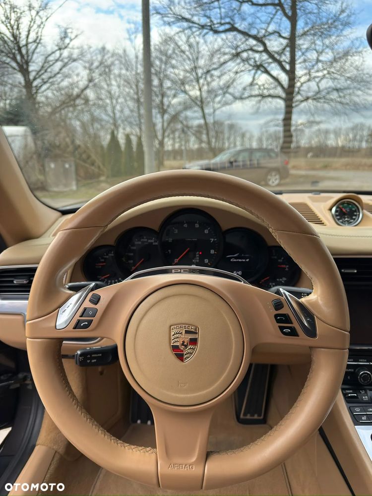 Porsche 911 Carrera 4 PDK - 25