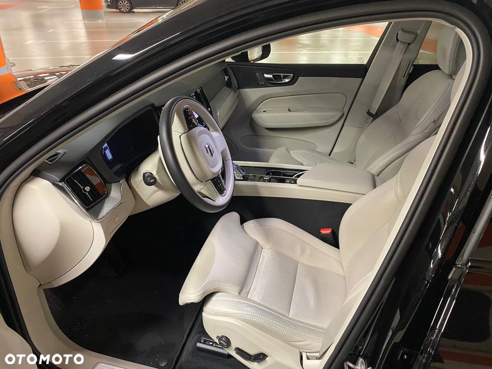 Volvo XC 60 B4 D AWD Plus Dark - 10