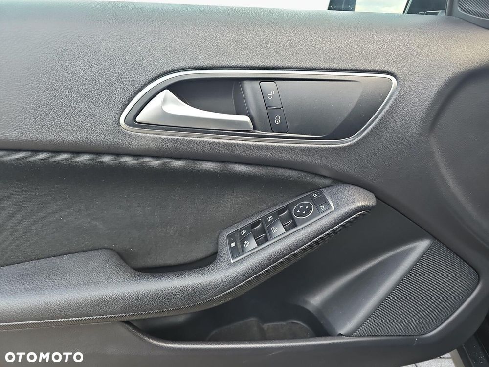 Mercedes-Benz GLA - 10