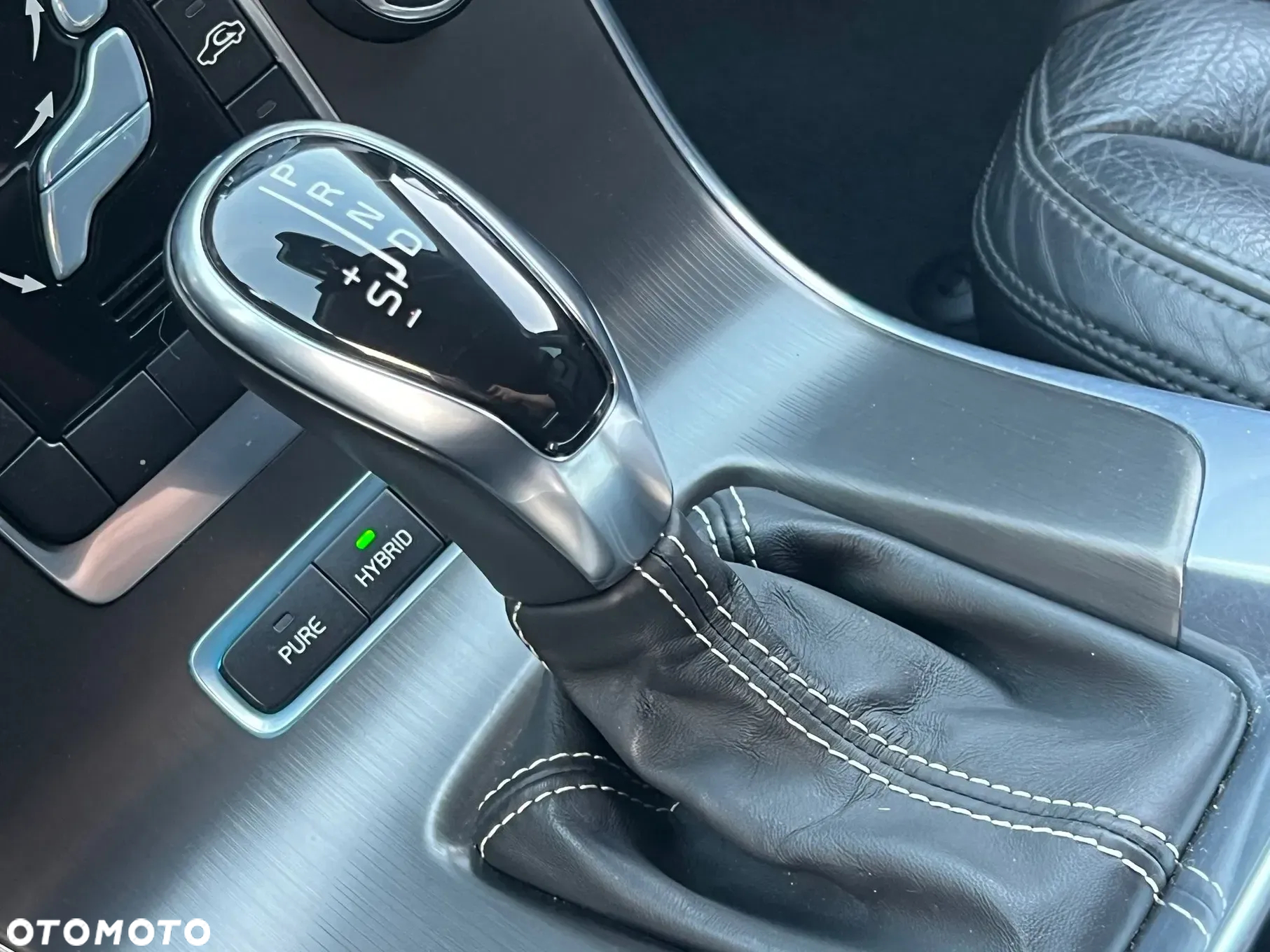 Volvo V60 D6 AWD Plug-in Hybrid Summum - 26