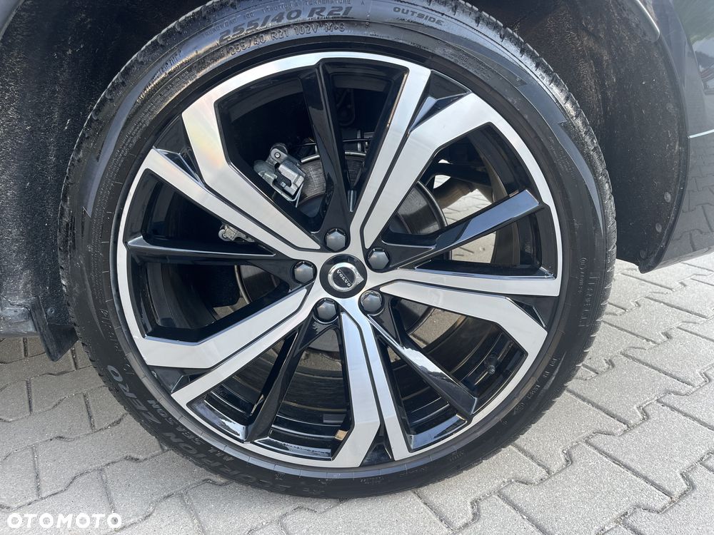 Volvo XC 60 B5 B AWD Ultimate Dark - 19