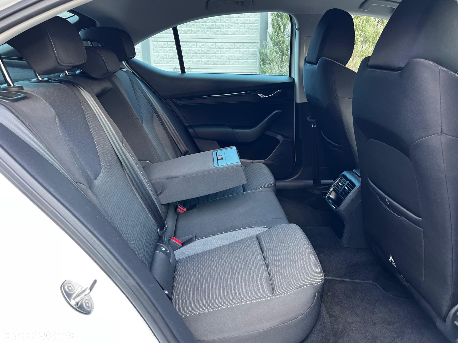 Skoda Octavia 2.0 TDI Ambition - 10
