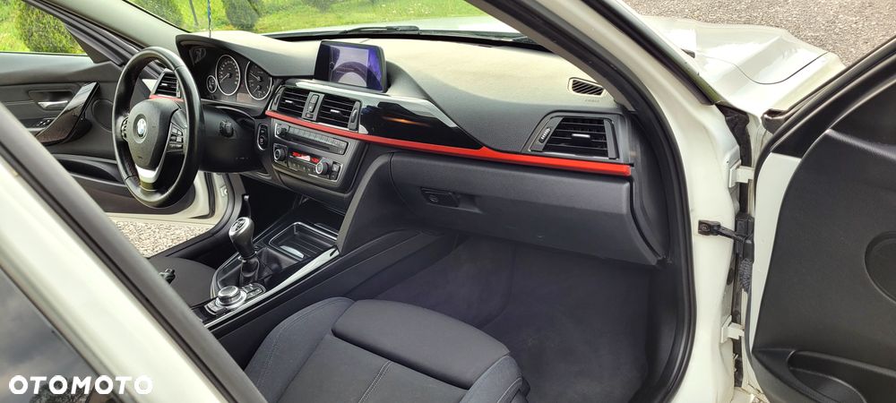 BMW Seria 3 320d DPF Edition Sport - 21