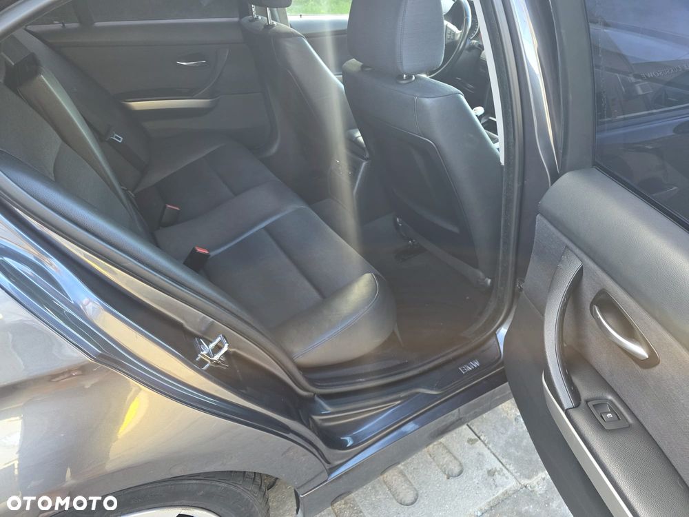 BMW Seria 3 320i - 14