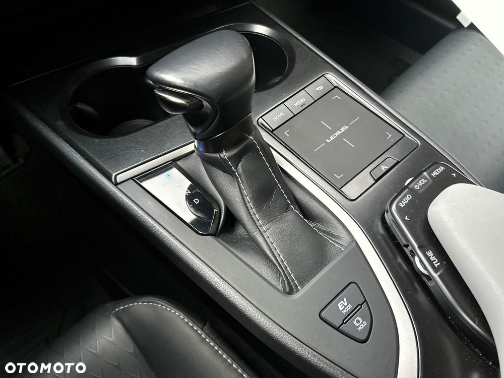 Lexus UX 250h GPF F Impression AWD - 21