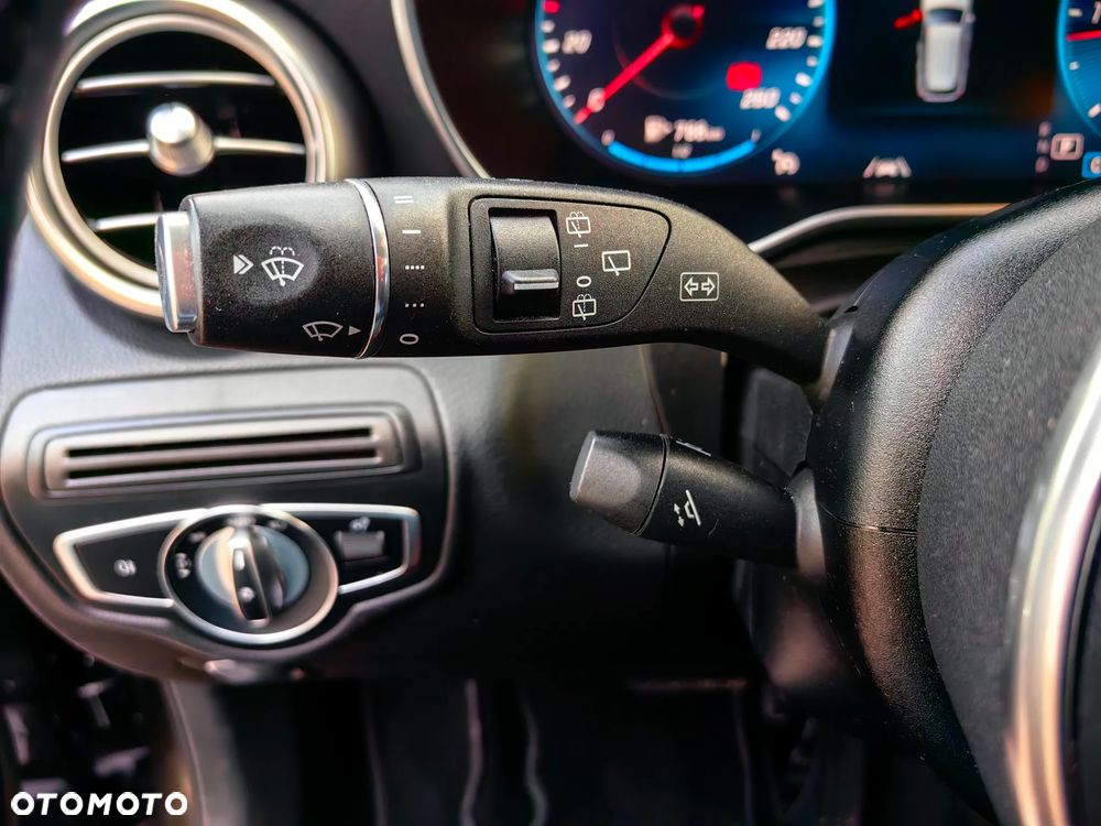 Mercedes-Benz GLC 300 d 4-Matic - 23