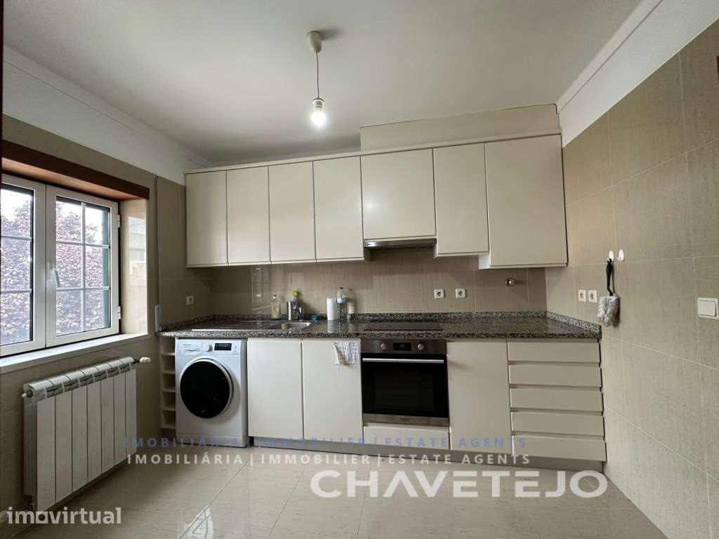 Duplex com 2 garagens e pátio com churrasqueira a poucos minutos da... - Grande imagem: 2/25