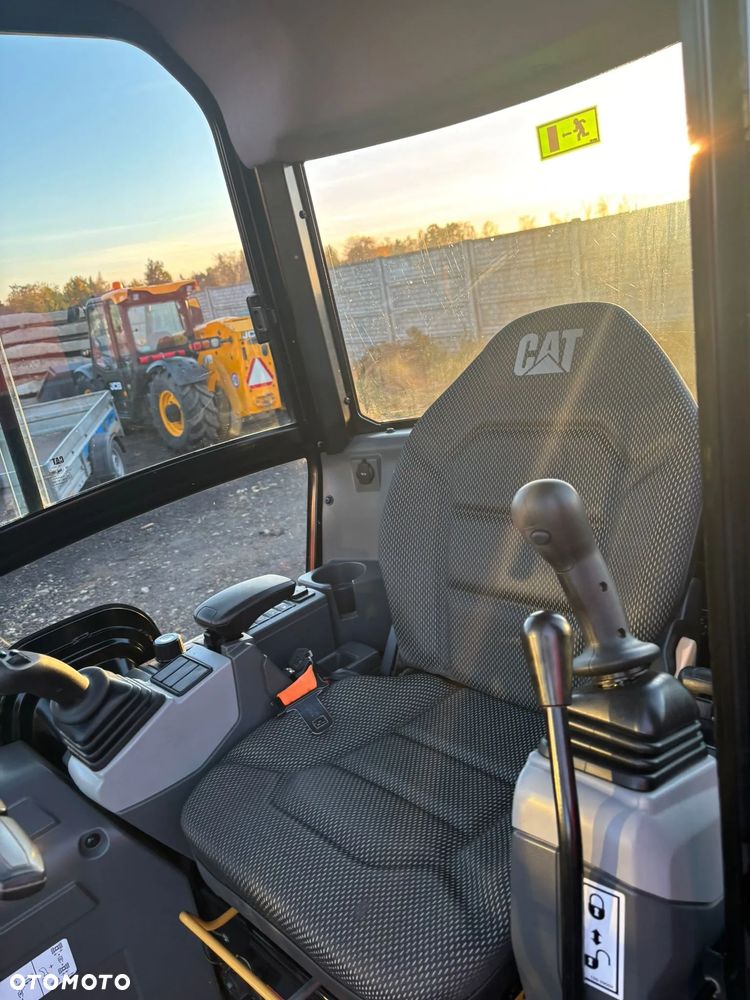 Caterpillar 301.6 - 12