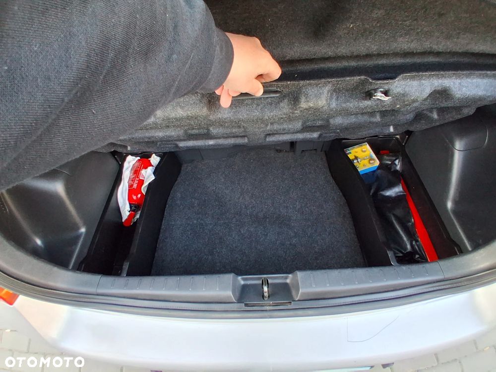 Toyota Yaris 1.3 Unlimited - 12