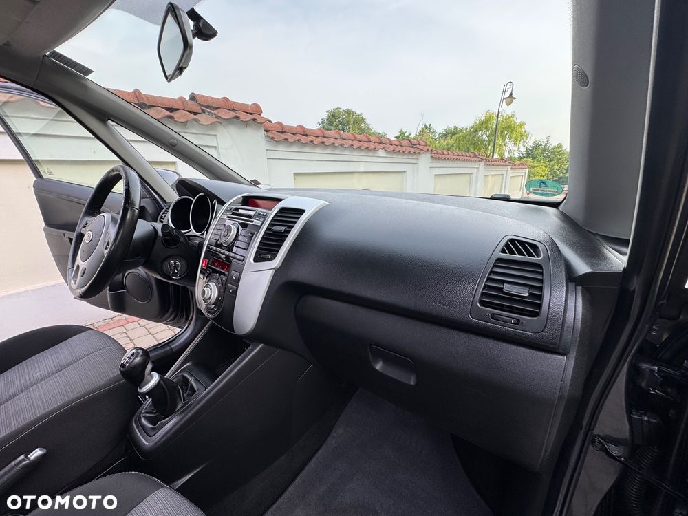 Kia Venga - 36