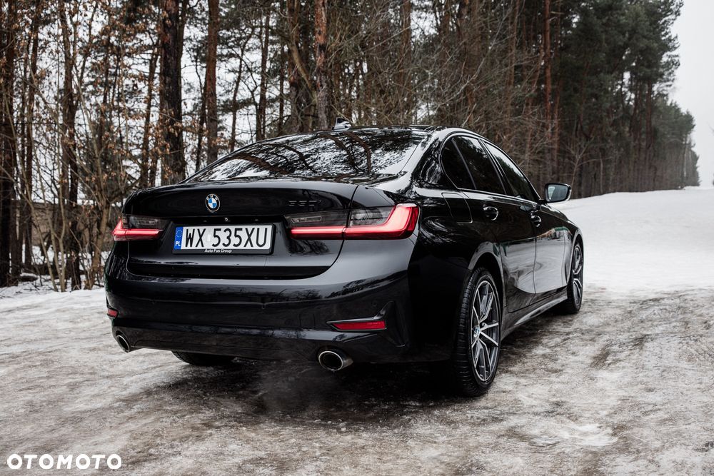BMW Seria 3 330i Sport Line - 31