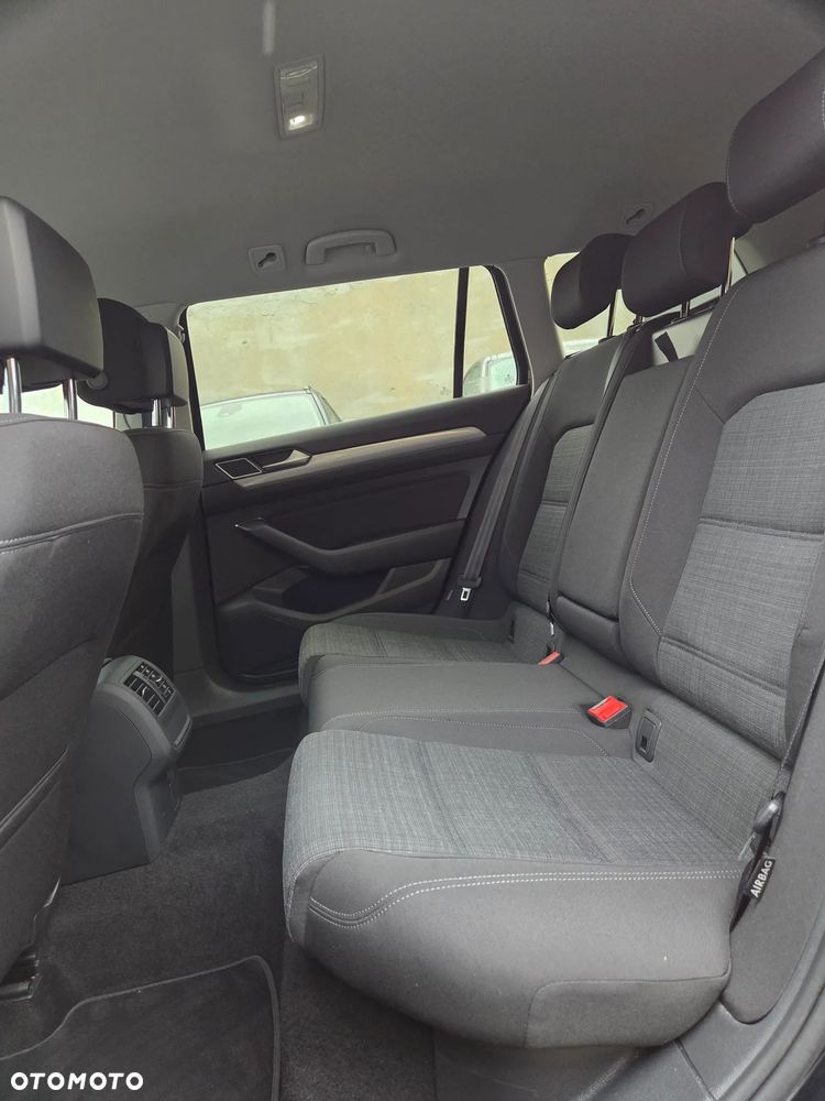 Volkswagen Passat - 20