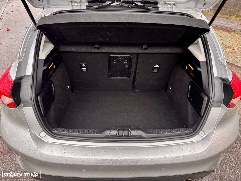 Ford Focus 1.0 EcoBoost Titanium - 32