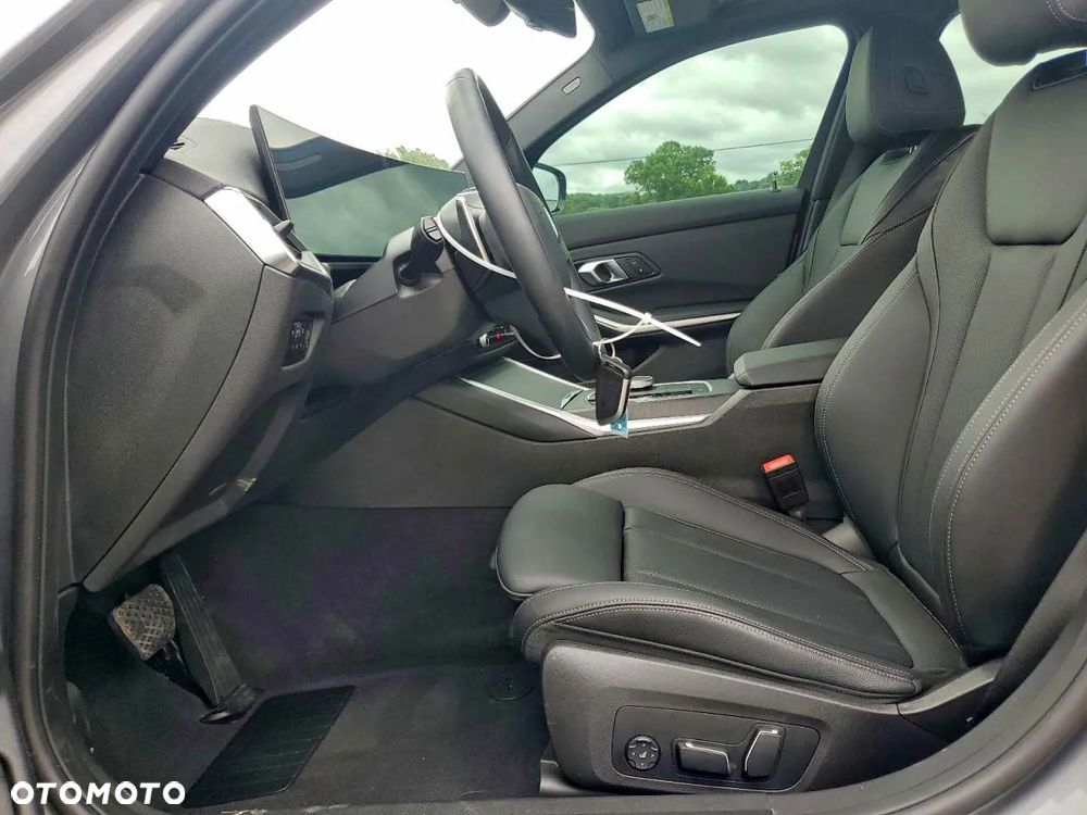BMW Seria 3 330i - 8