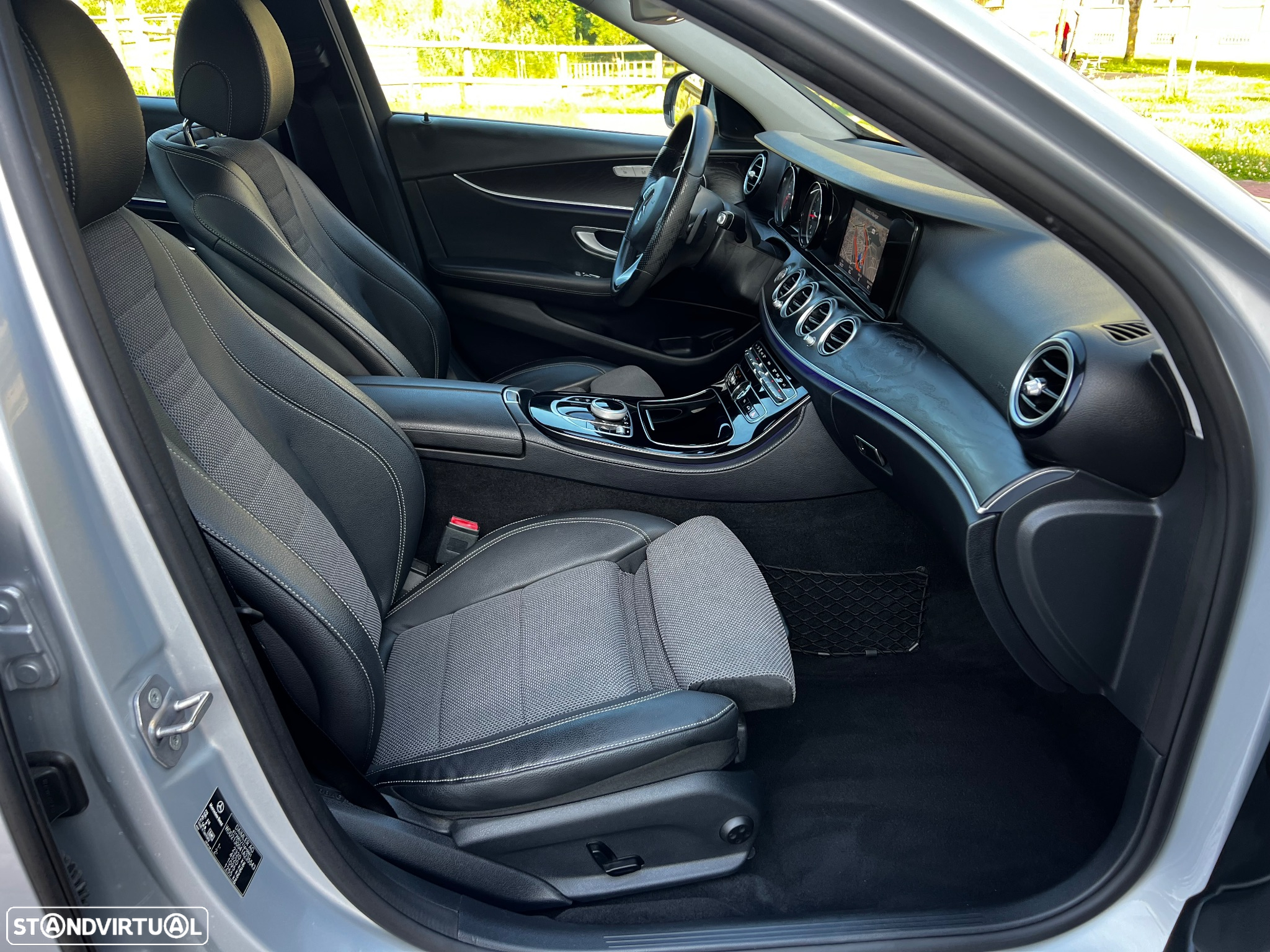 Mercedes-Benz E 220 d Avantgarde - 28