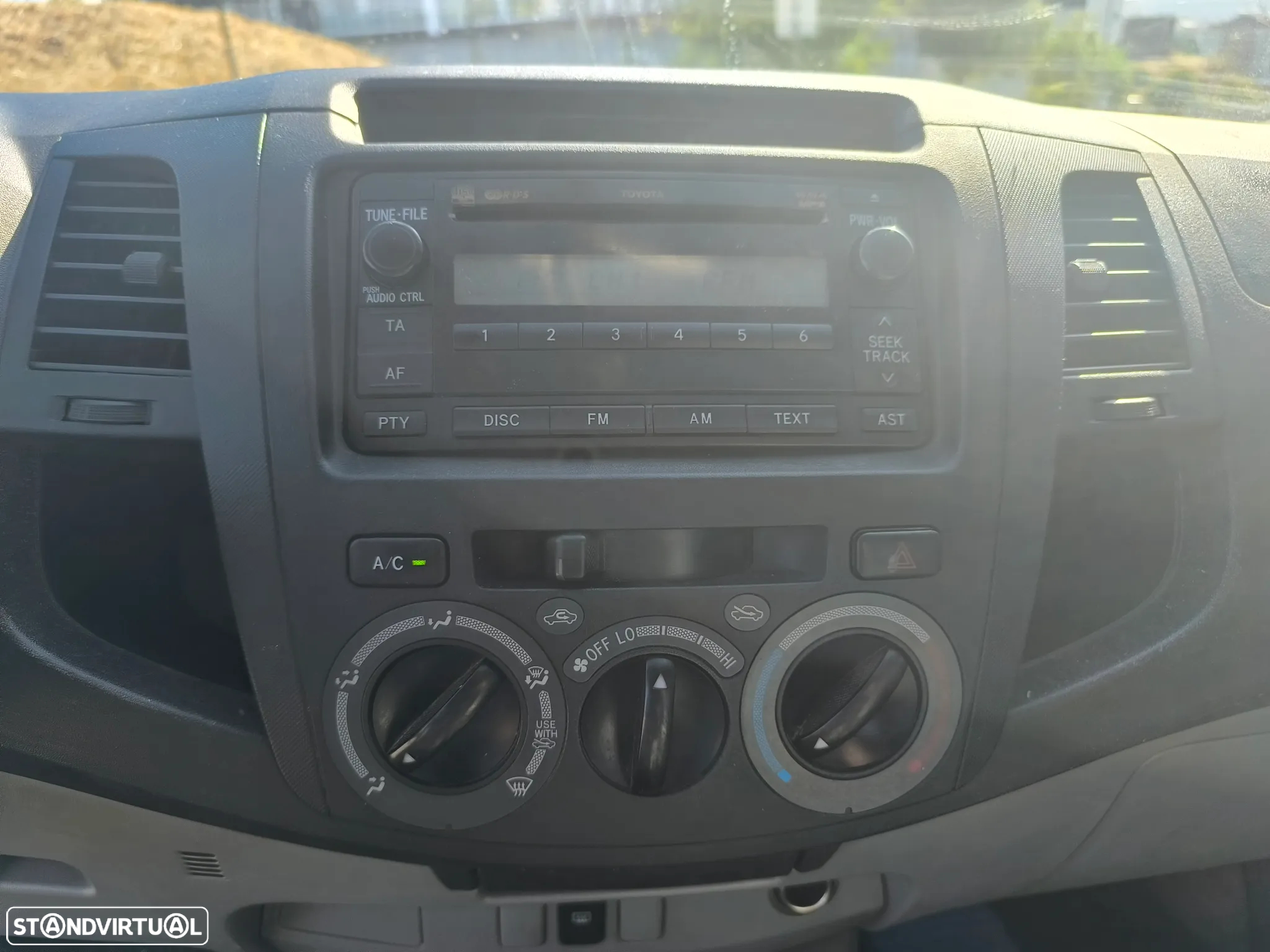 Toyota Hilux 2.5 D-4D 2WD CD AC - 10