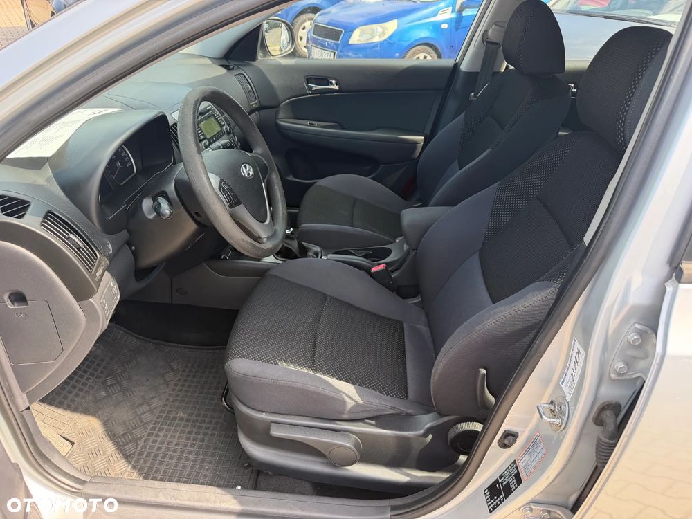 Hyundai i30 1.6 CRDi Classic + - 9