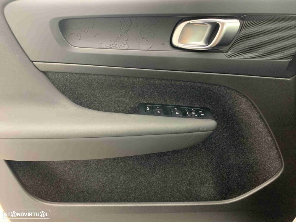 Volvo XC 40 Recharge Core - 10