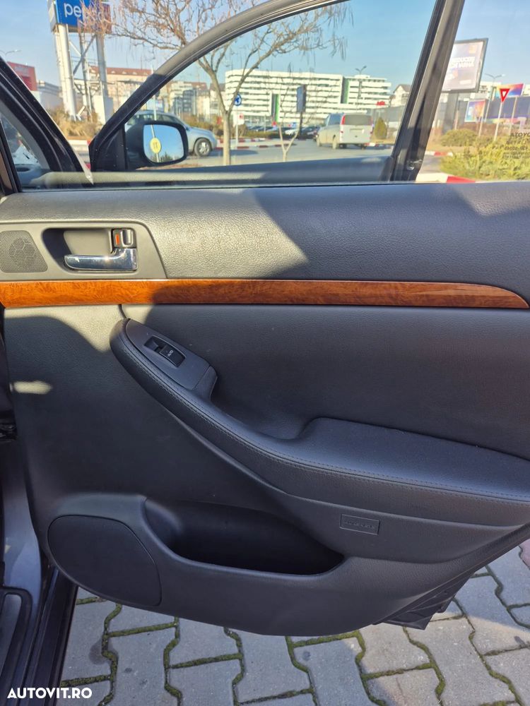 Toyota Avensis 2.0 Sedan Executive - 20