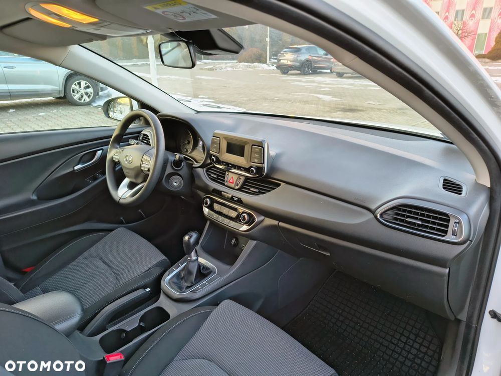 Hyundai i30 1.5 DPI Classic + - 13