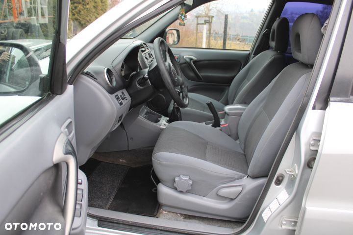 Toyota RAV4 D-4D 4x4 - 24