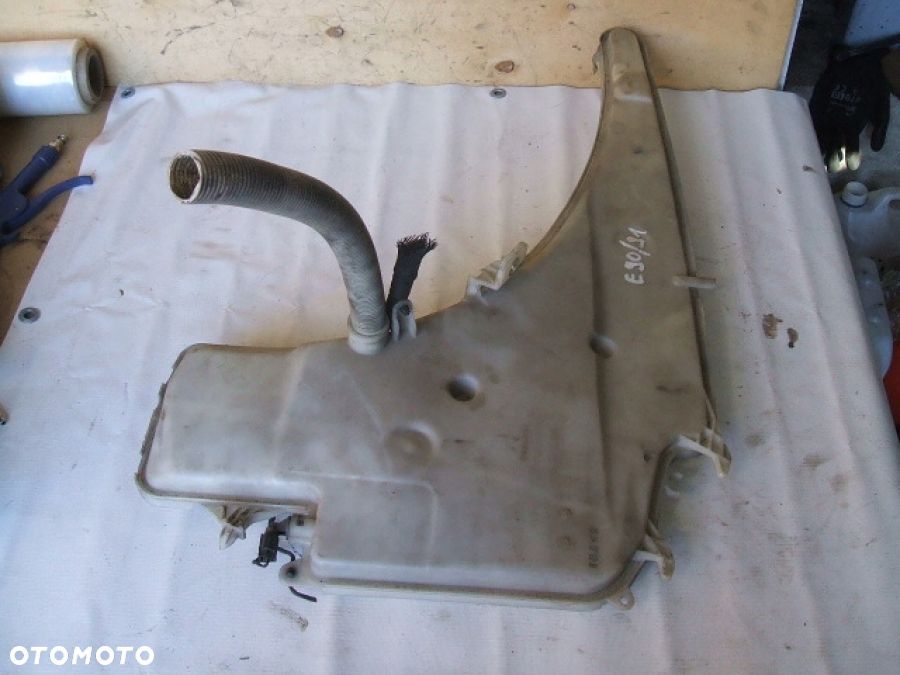 BMW E90 E91 E87 X1 E84 ZBIORNICZEK SPRYSKIWACZA POMPKA - 2