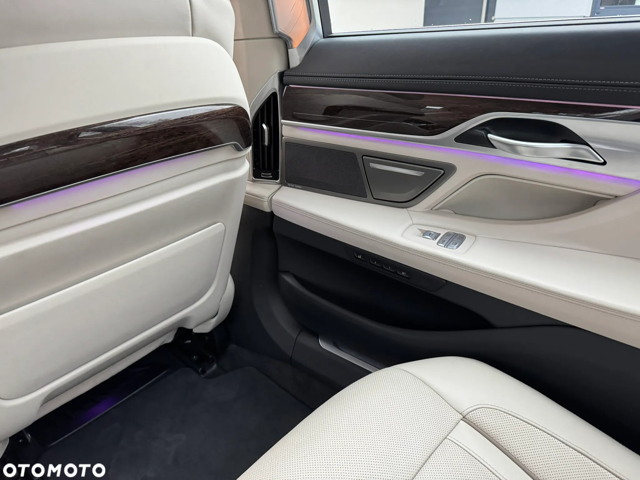 BMW Seria 7 750i xDrive - 15