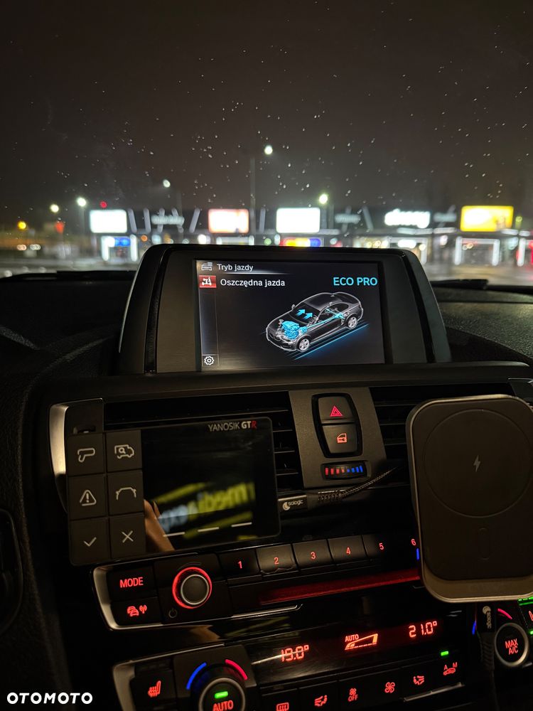 BMW Seria 2 218d - 31