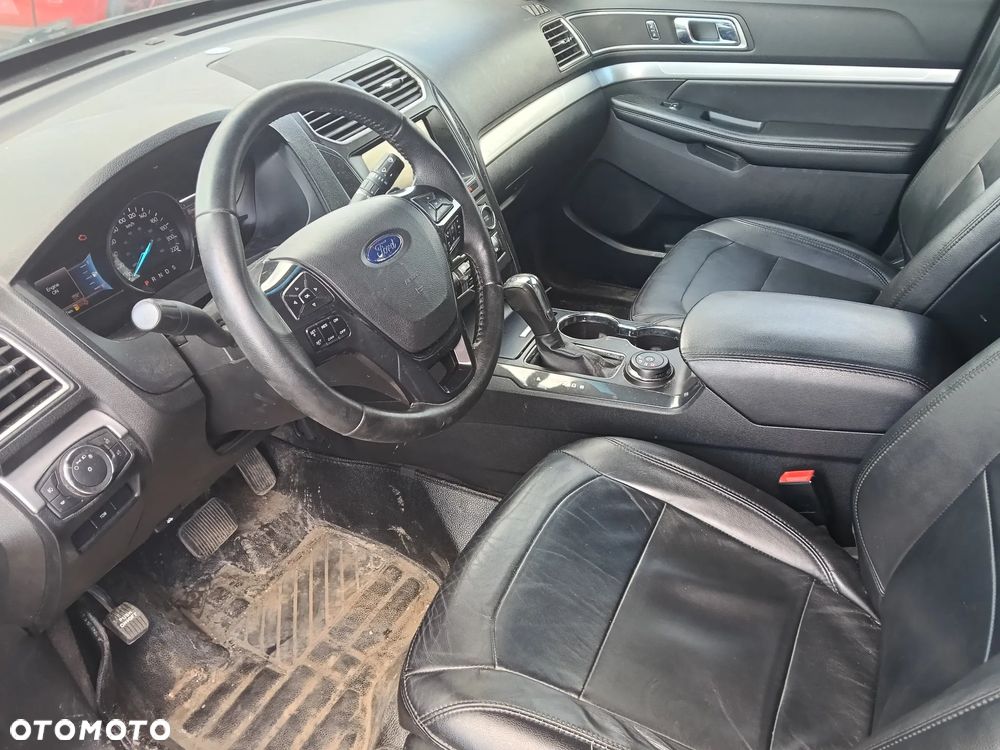 Ford Explorer - 16
